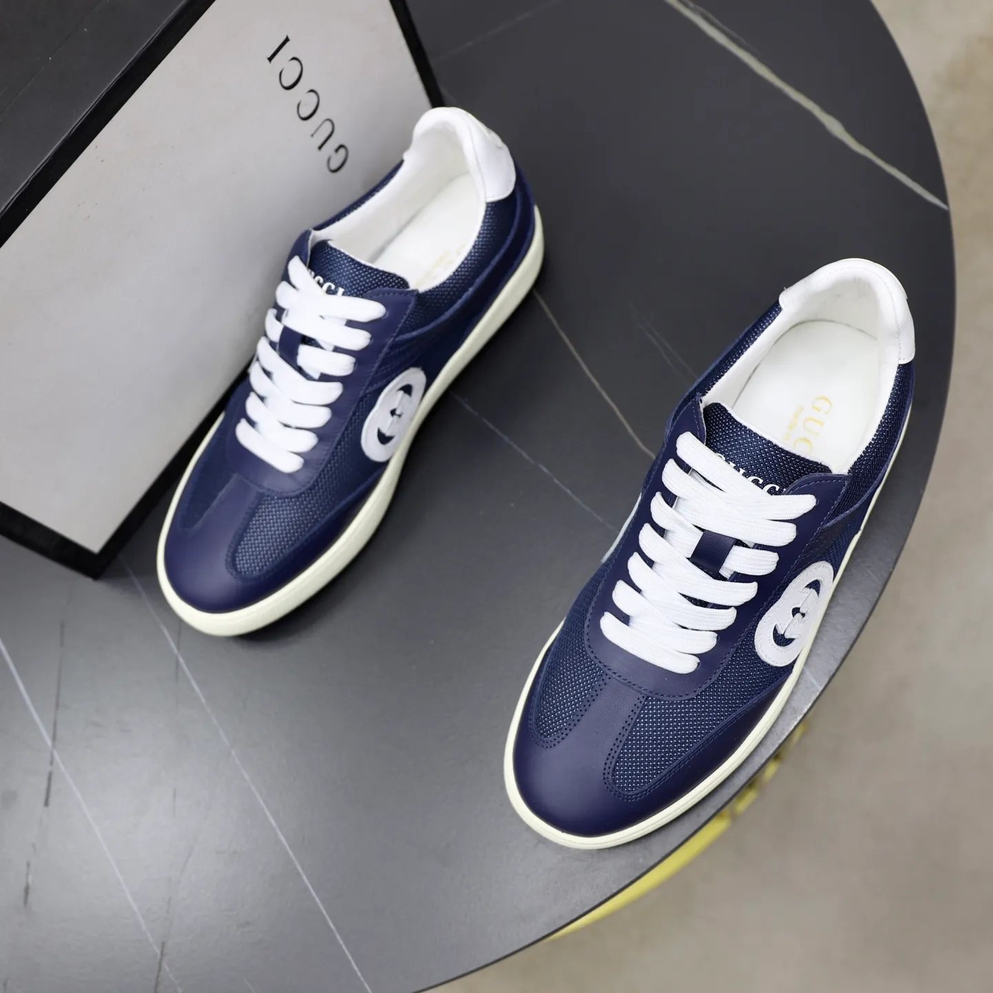 Men's shoes: 400💰🙅‍♂️🙅‍♂️🙅‍♂️ Brand: GUCCI Standard code: 38-44 (45 customized) Grade: Same as the official website Material: Original leather splicing Comfortable and breathable lining Original wear-resistant outsole Style category: Men's fashionable casual shoes Running sneakers Noble luxury brand elements Top luxury Color: actual picture color